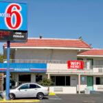 10MOTEL 6