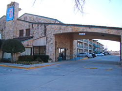 11MOTEL 6