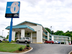 7MOTEL 6