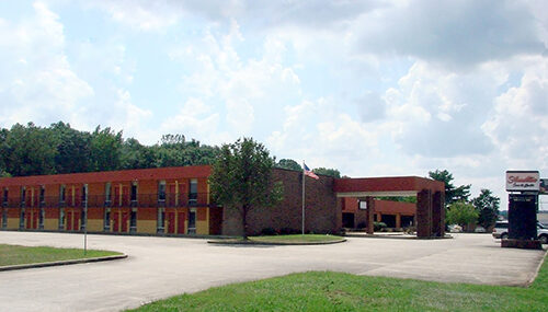 HAMILTON INN & SUITES