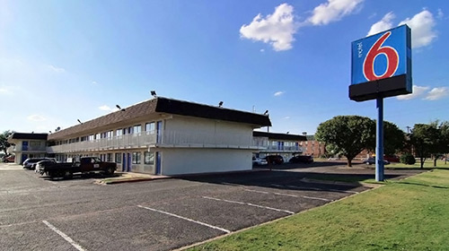 39MOTEL 6